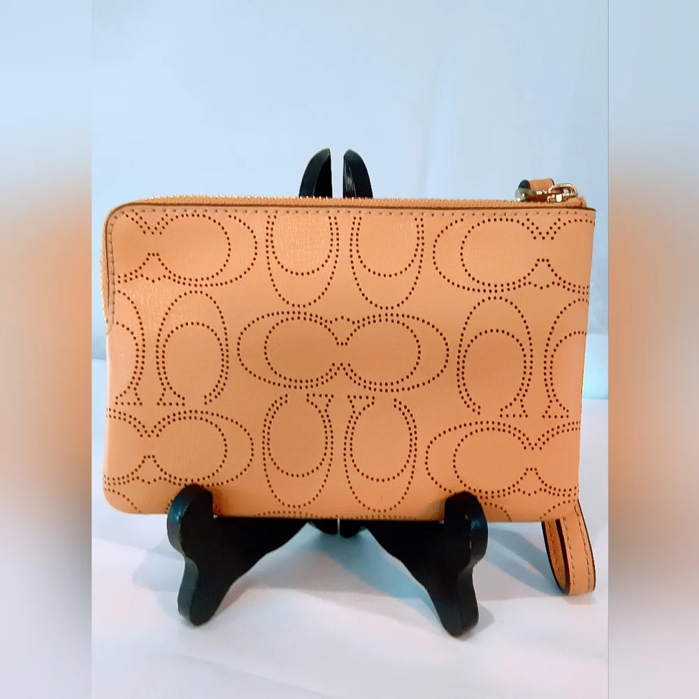 NWOT COACH Perforated Leather‎ Corner Zip Wristlet in  Honey/Tan Color